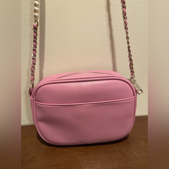 NWT Badgley Mischka (Minor Flaws) Diamond Quilted Camera Bag W/Pearls - Picture 4 of 13